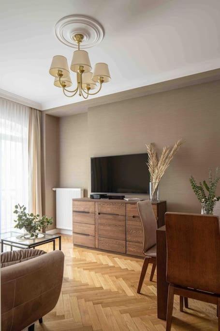 Wyzwolenia Apt , Lazienki Park & Zbawiciela Sq. 2' Varsóvia Exterior foto