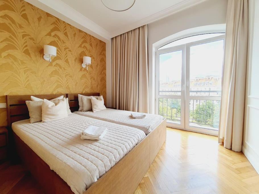 Wyzwolenia Apt , Lazienki Park & Zbawiciela Sq. 2' Varsóvia Exterior foto